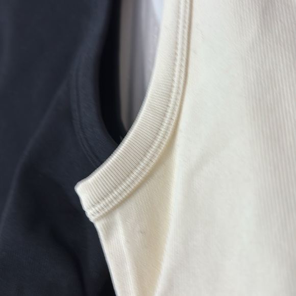 OQQ brand yoga/ workout tops. Size Medium - Picture 4 of 5